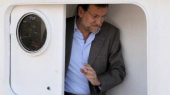 Rajoy dins d'un pesquer a Cambados, Pontevedra, en un acte de campanya. EFE