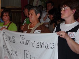 Ciutadans de les Roquetes van tornar a reivindicar que les antenes de telefonia mòbil estiguin fora del nucli urbà.  M.L