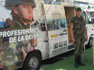 La unitat mòbil per informar i reclutar nous soldats i reservistes per l'exèrcit.  D.V