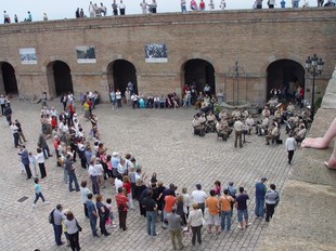 El museu militar de Montjuïc va tancar ahir amb una jornada de portes obertes.  EVA GARCIA