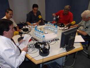 D'esquerra a dreta, Pinós, Llorente, Requena, Quer i Vila, ahir a Catalunya Ràdio.  O.M