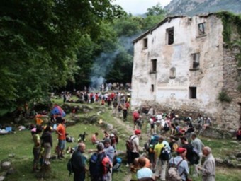 L'antiga rectoria de Sant Aniol d'Aguja. EL PUNT AVUI