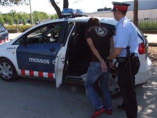 Un dels extorquidors detinguts a Barberà.  CME