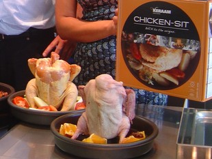 Jordi Jacas, Adrià Bayó i Montse Pou en la presentació del Chicken-Sit. S.G-A