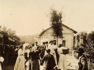 La parada de la Font Picant, a Santa Cristina d'Aro, a finals del segle XIX. 
