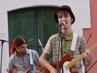 El grup gironí de rock The Patillas, en una actuació a Girona.  X.CASTILLON