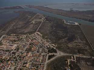 Urbanització Riumar de Deltebre, en plena costa del Delta de l'Ebre. PEDRO ARMESTRE (GREENPEACE)