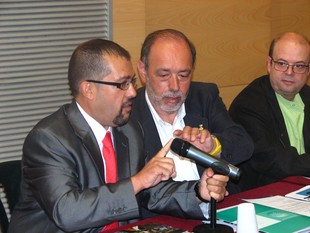 El president del Consell Comarcal del Vallès Oriental i alhora alcalde de la Llagosta, Antonio Rísquez, al costat de l´alcalde de Castellterçol, Manel Vila.