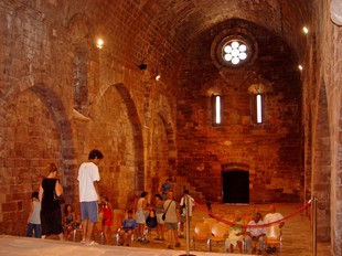 L'església del castell d'Escornalbou.  EL PUNT