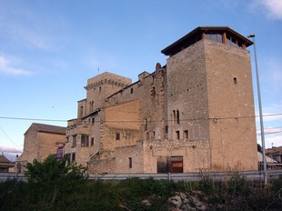 Imatge de l'entrada del municipi de la Floresta (Garrigues) on s'hi troba el castell de la població.