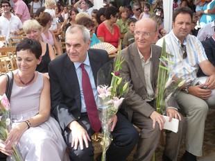Ernest Maragall i Emili Muñoz al centre, flaquejats pels regidors Ester Pujol i Jordi Gost /  I. M