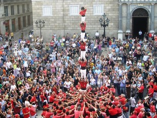 Pilar de sis descarregat dissabte passat pels Castellers de Barcelona.  E.P