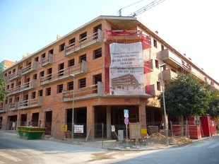 La promoció de pisos de Ribes, que no es llogaran, es troba al carrer Carles Bohigas.  M.L