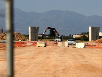 Una imatge de les obres de la carretera C-31 a l'altura de Viladamat.  LLUÍS SERRAT