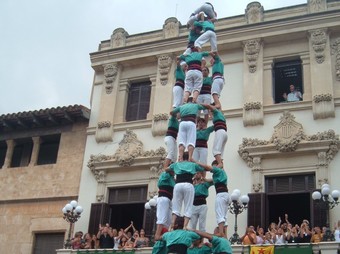 Els Castellers de Vilafranca per Sant Ramon.  EL PUNT