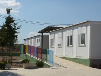 El CEIP Ponent de Camp Clar, a Tarragona, és un dels centres fet exclusivament de mòduls prefabricats.  N.S