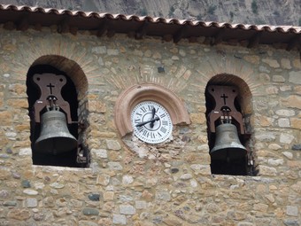 Les campanes i el rellotge del monestir de Santa Maria d'Alaó, a Sopeira (Ribagorça, Franja de Ponent).  D. M