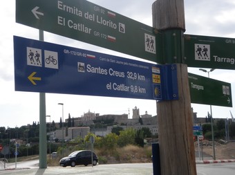 El format dels senyals –el primer està darrere del cementiri de Tarragona, en direcció al Llorito– correspon a la senyalització rural de Turisme de la Generalitat, amb pals de tres metres d'altura i banderoles indicadores. Les del camí de Sant Jaume tenen la particularitat de ser de color blau, l'estàndard en les senyalitzacions jacobees a Europa, amb el símbol de la vieira. Ò.M.J