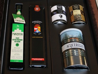 Olis d'oliva, olis especials, vins, pasta i cofres de menjar de luxe són alguns productes de SingularFood. LLUÍS SERRAT
