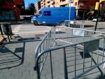 Tanques protectores a la plaça Prudenci Bertrana de Girona.  FOTO: J.SOLER