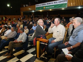 Un moment de l'assemblea, que es va desenvolupar a Alcover.  JUDIT FERNÀNDEZ
