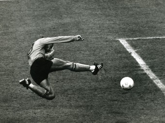 Aquesta imatge de Johan Neeskens al mundial de futbol, Alemanya 1974 és una de les que exhibeix la mostra.