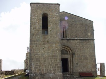 Una imatge de la façana del santuari de la Mare de Déu del Mont.  O. MAS