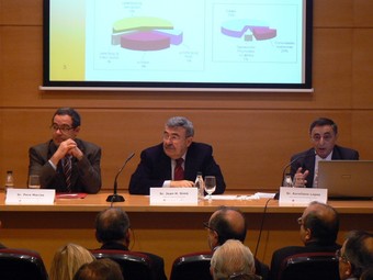 Moment de la jornada on ha participat el director general de Carreteres del Ministeri de Foment, Aureliano López, a la Cambra de Comerç de Lleida.
