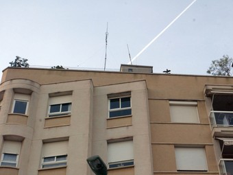 L'antena il·legal és al carrer Miguel de Servet, 22, a Sant Pere i Sant Pau.  JUDIT FERNÀNDEZ