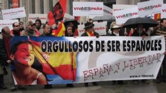 Pla general de la manifestació que Alternativa Española ha convocat aquest diumenge a la plaça d'Espanya de Barcelona