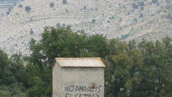 Pintada a favor del català en un cobert agrícola a prop de Benavarri, a la Ribagorça. D.M