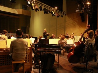 Un moment de l'assaig de l'Orquestra Ciutat de Torrent a l'Auditori. /  ARXIU