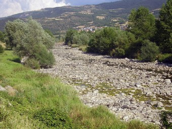 El riu Segre, sec a l'entrada de la Seu a l'estiu.  IPCENA