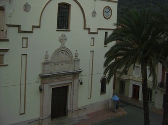 Façana principal de l'església de Corbera. /  C.B