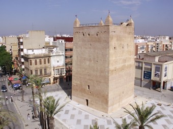 Aspecte de la Torre de la plaça major de Torrent. /  ARXIU