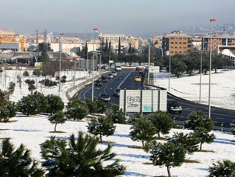 L'entrada ae Girona per Mas Gri ben nevada, ahir al matí. MANEL LLADÓ