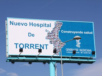 Cartell anunciador de l'hospital plantat el 2 de febrer de 2010.