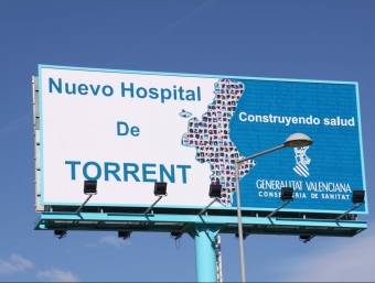 Cartell anunciador col·locat ara fa més d'un any a la rodalia de l'Hospital. ARXIU