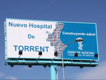 Cartell anunciador de l'Hospital situat en terrenys no adquirits per l'Ajuntament. ESCORCOLL