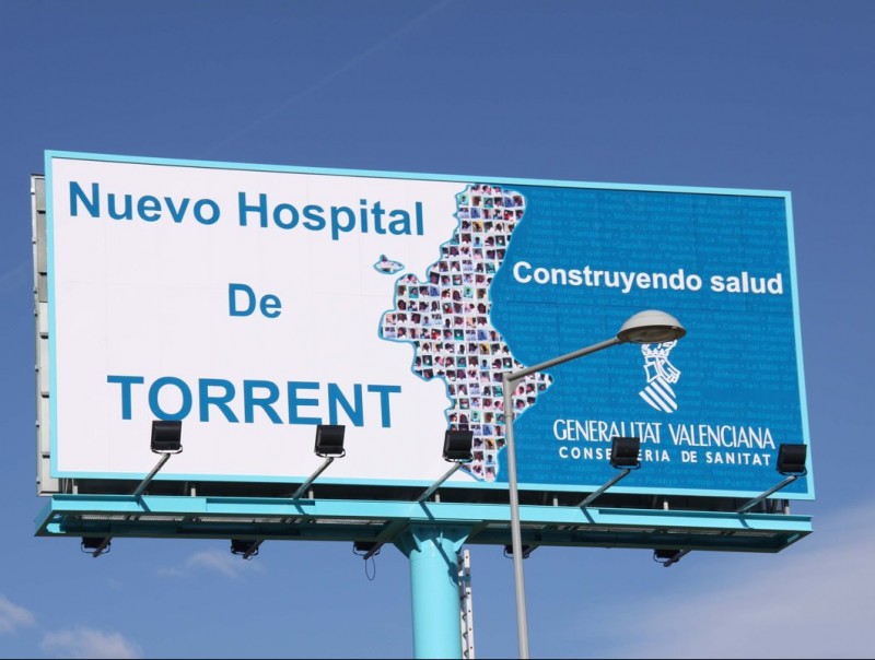 Cartell que fa l'anunci de l'hospital, instal·lat des de l'any 2009. ESCORCOLL