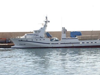 Una de les embarcacions del grup Balfegó amarrada al port de l'Ametlla.  JUDIT FERNÁNDEZ