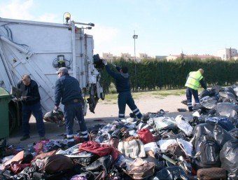 La Policia Local de Roses va destruir el 2010 tres tones de material il·legal comissat.