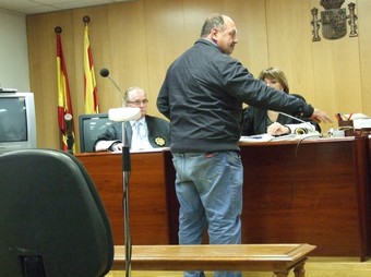 Ramon Valls, declarant al judici, celebrat ahir a l'Audiència.  FIDEL BALÉS