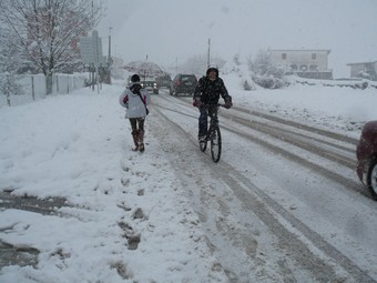 L'accés a Olot per la carrertera de Santa Pau. J.C. 