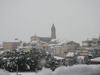Vista de Gelida nevada amb el castell, al fons. JAUME RIUS