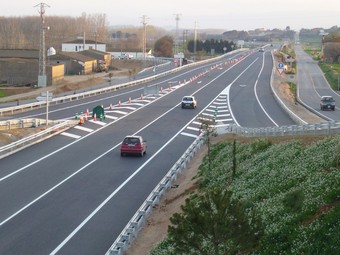 Una imatge de la carretera C-31 de dilluns a la tarda, quan els cotxes ja hi podien circular.  M.V