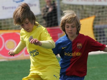 Un duel aleví entre el Vila-real i l'escola del Barça, l'any passat.  			/M.M