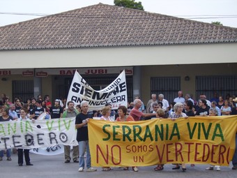 Acció de protesta de l'any 2006 contra els abocadors incontrolats. /  ESCORCOLL