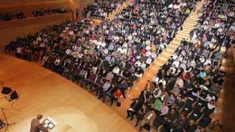 L'auditori de Girona es va gairebé omplir per l'inici de campanya nacional de les consultes per al 25A. M.LLADÓ