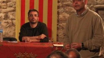 Un moment de la xerrada col·loqui, amb Martinoy, dret, i Margall.